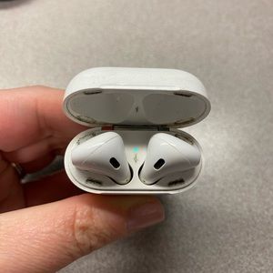 Apple AirPods. Used condition but still good.